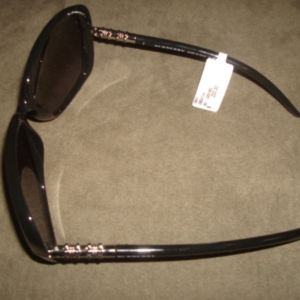 AUTHENTIC BURBERRY SUNGLASSES - Picture 7 of 12